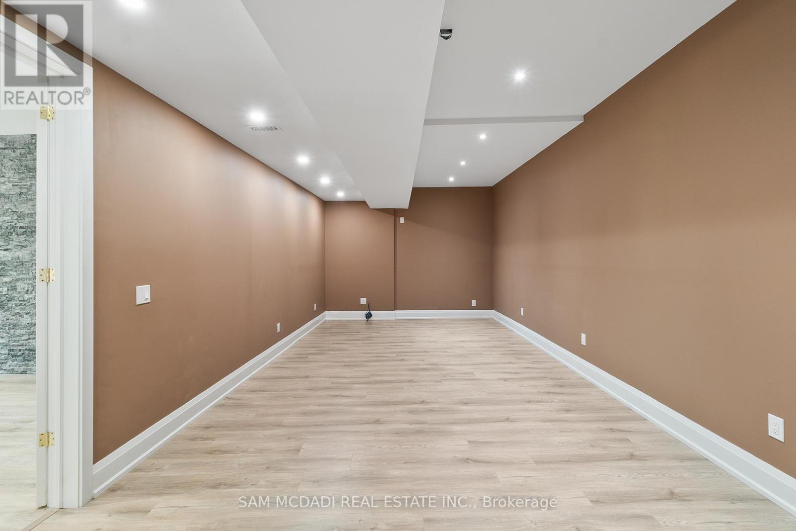 15 Glenview Heights Lane, King, ON - Indoor Photo Showing Other Room