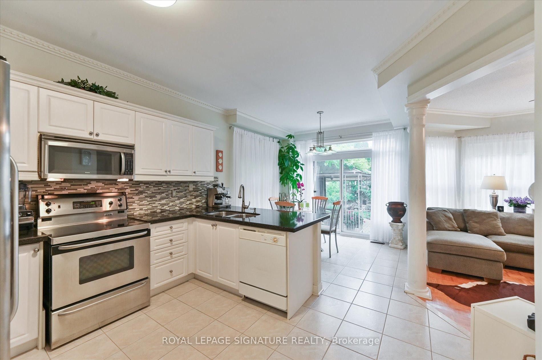 3485 Mcdowell Drive, Mississauga, ON - Indoor Photo Showing Kitchen