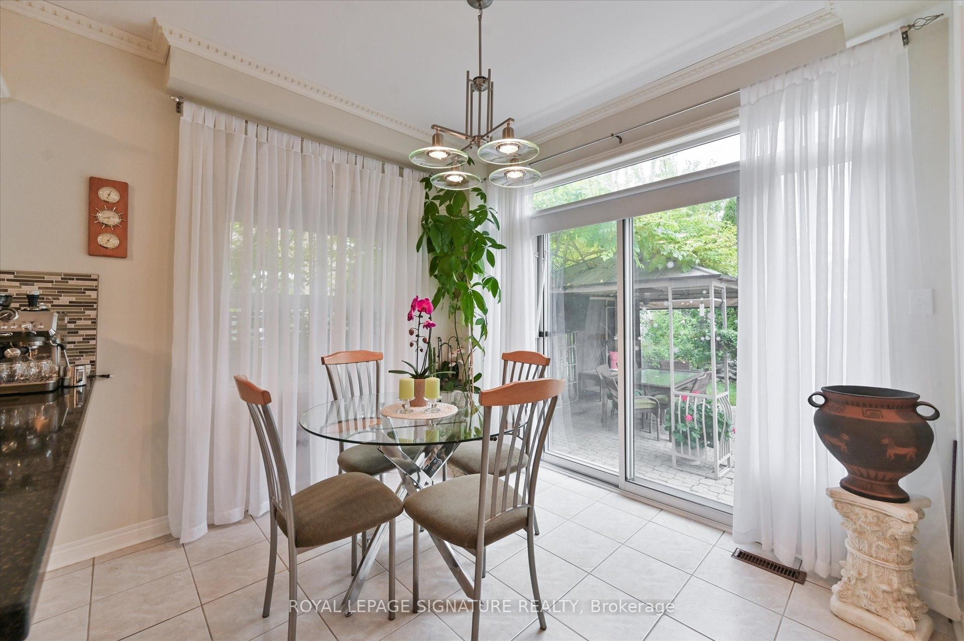 3485 Mcdowell Drive, Mississauga, ON - Indoor Photo Showing Dining Room