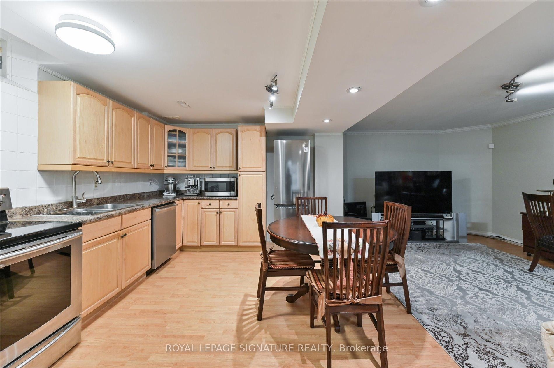 3485 Mcdowell Drive, Mississauga, ON - Indoor Photo Showing Kitchen