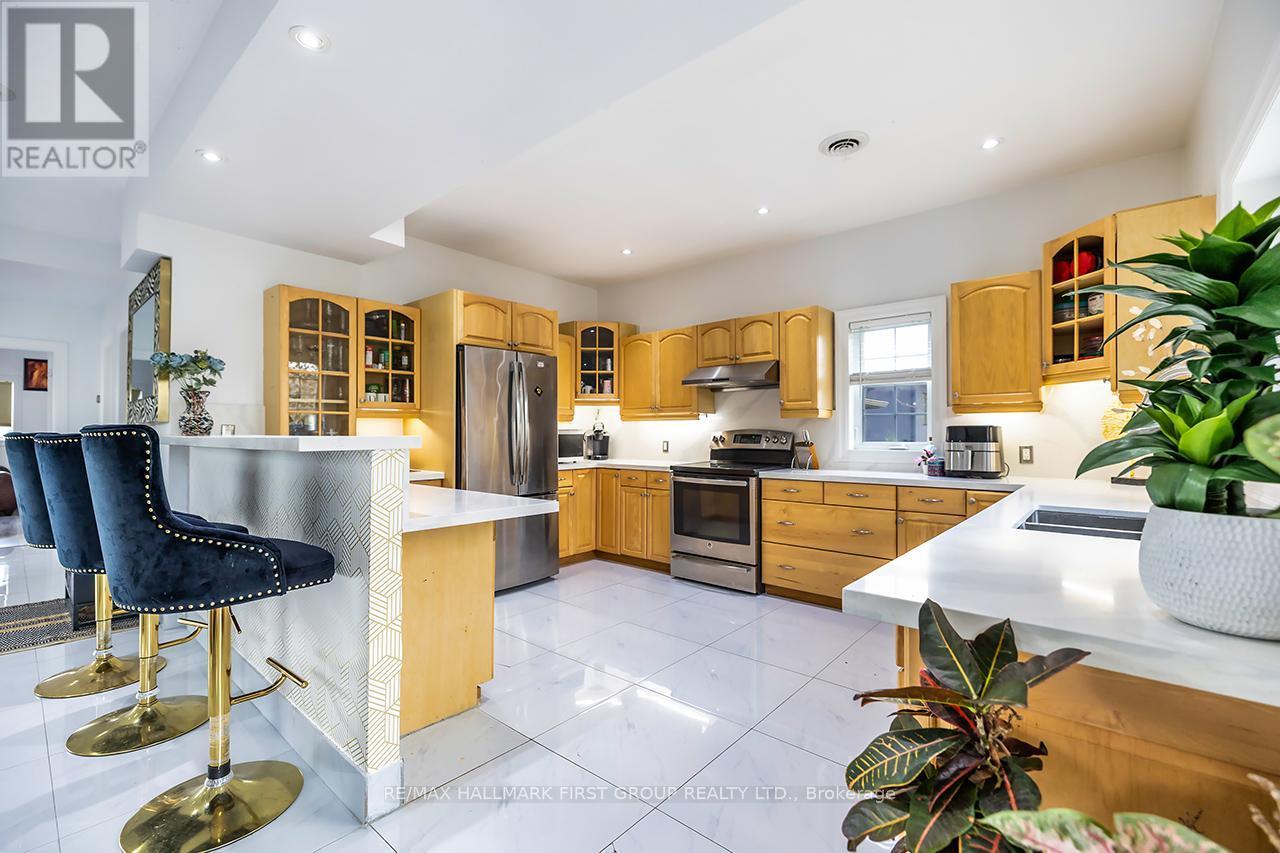55 Ontoro Boulevard, Ajax, ON - Indoor Photo Showing Kitchen With Double Sink