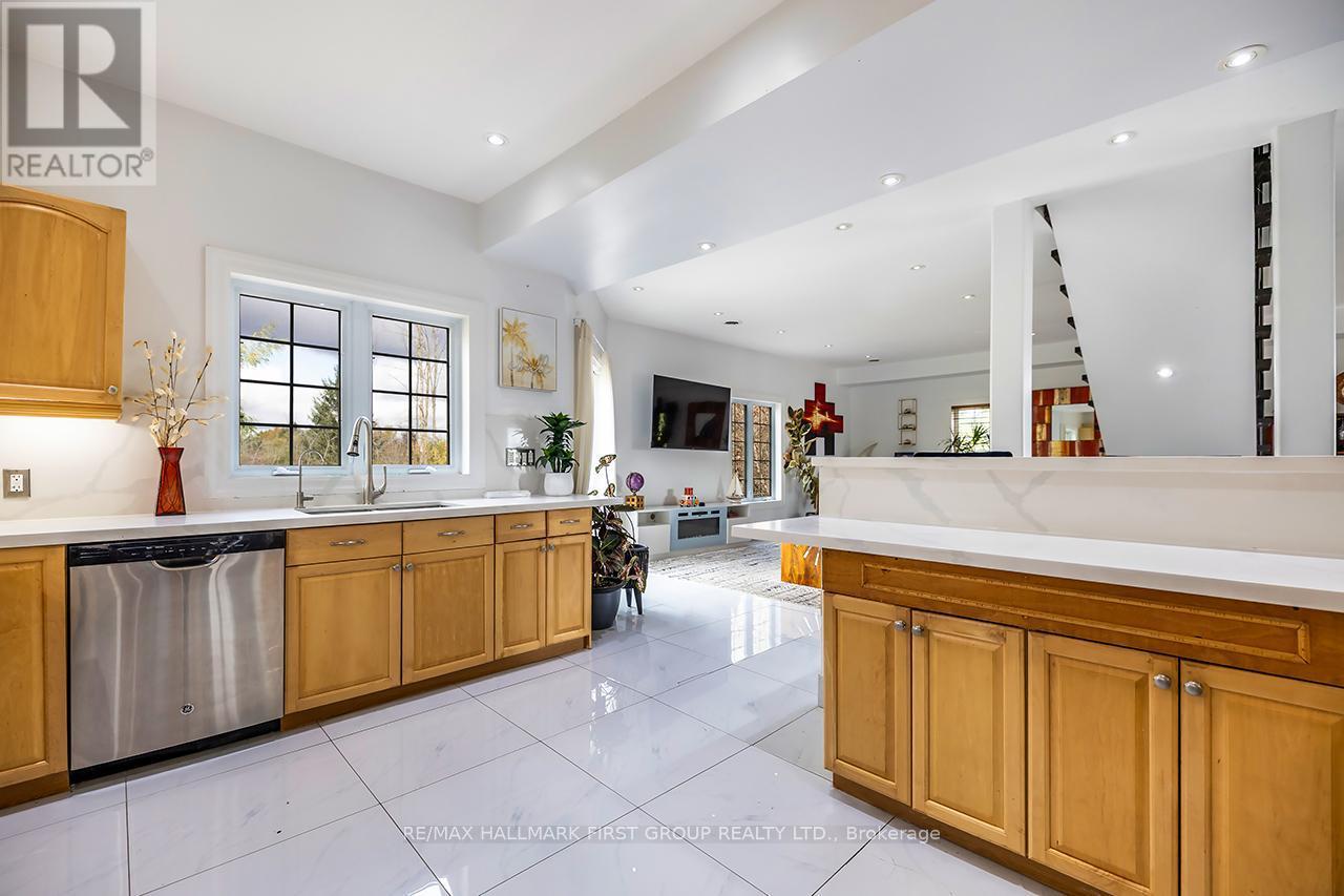 55 Ontoro Boulevard, Ajax, ON - Indoor Photo Showing Kitchen