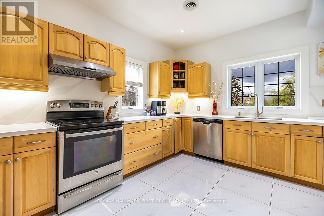 55 Ontoro Boulevard, Ajax, ON - Indoor Photo Showing Kitchen