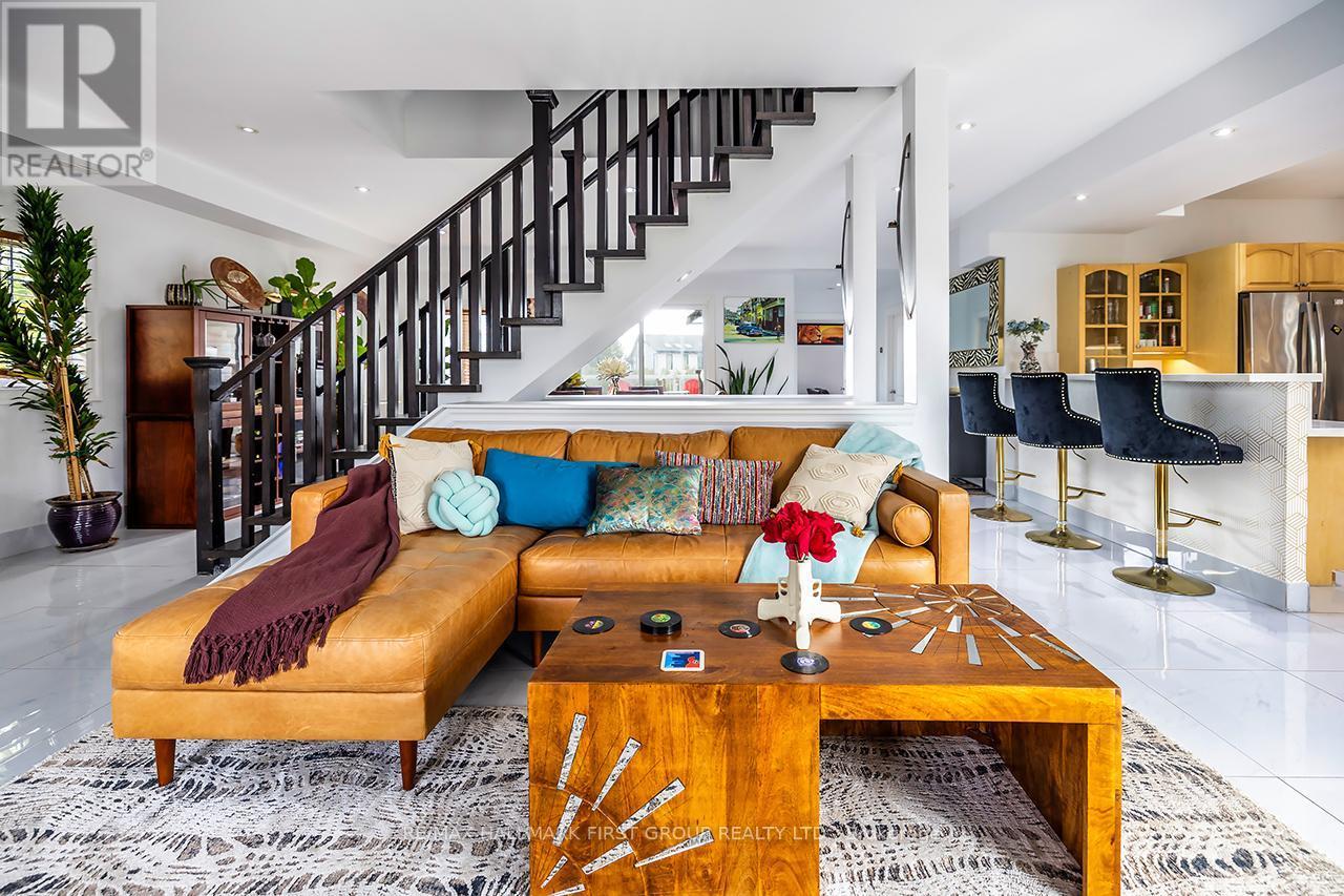 55 Ontoro Boulevard, Ajax, ON - Indoor Photo Showing Living Room