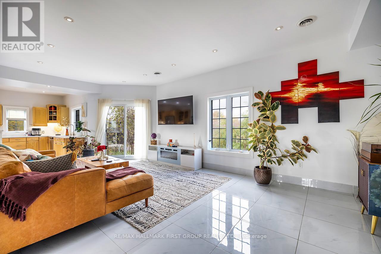55 Ontoro Boulevard, Ajax, ON - Indoor Photo Showing Living Room