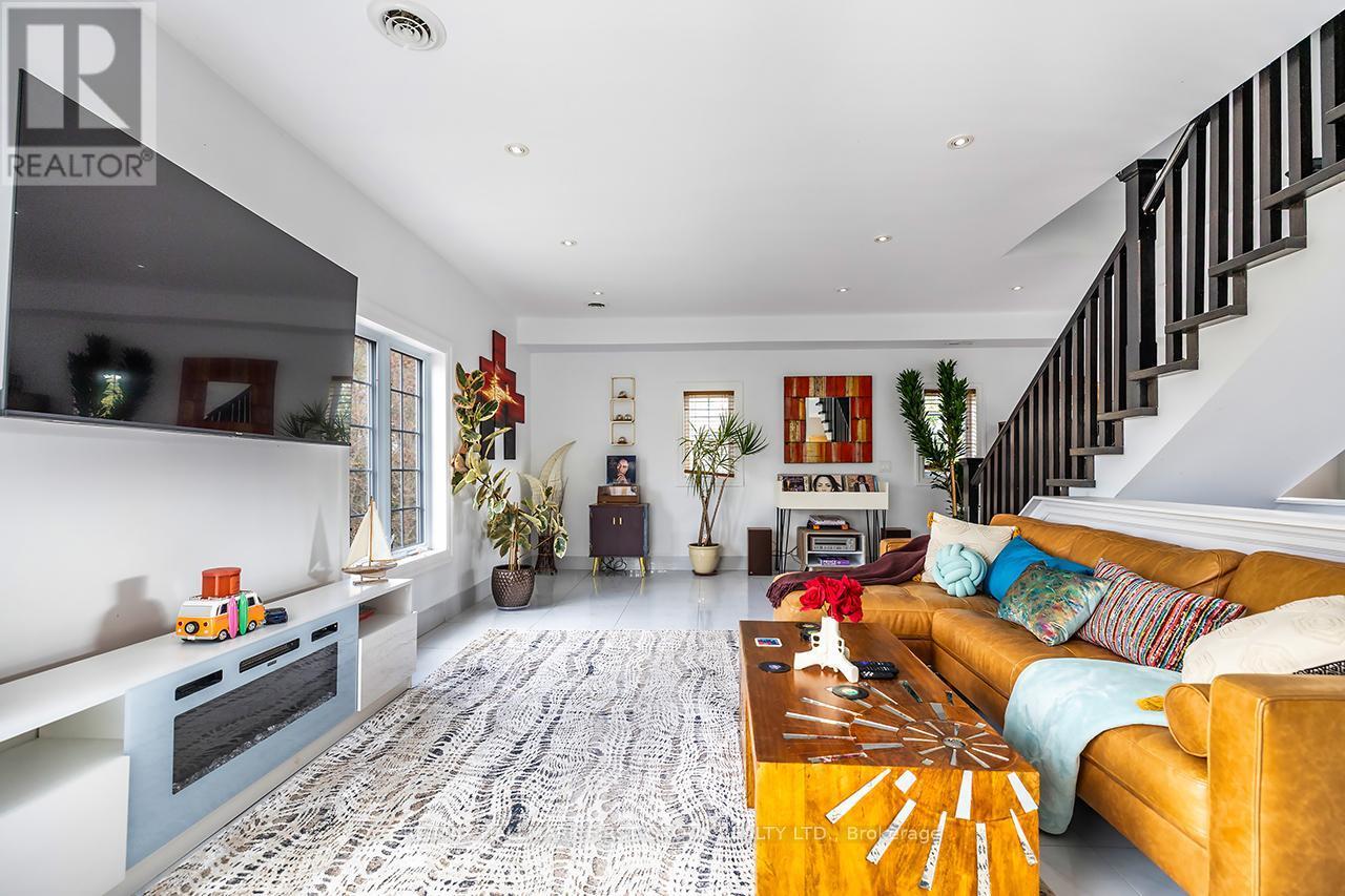 55 Ontoro Boulevard, Ajax, ON - Indoor Photo Showing Living Room