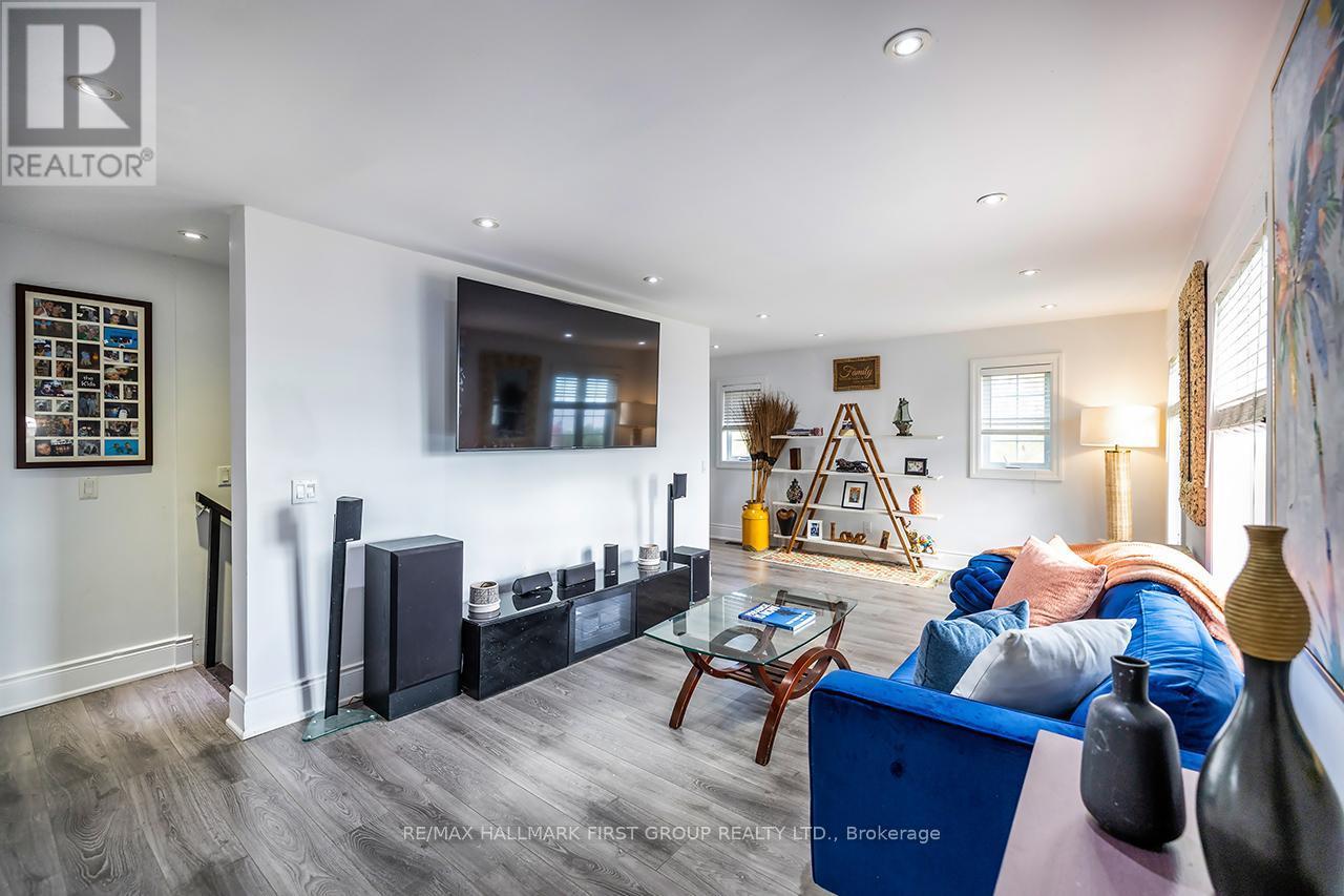 55 Ontoro Boulevard, Ajax, ON - Indoor Photo Showing Living Room