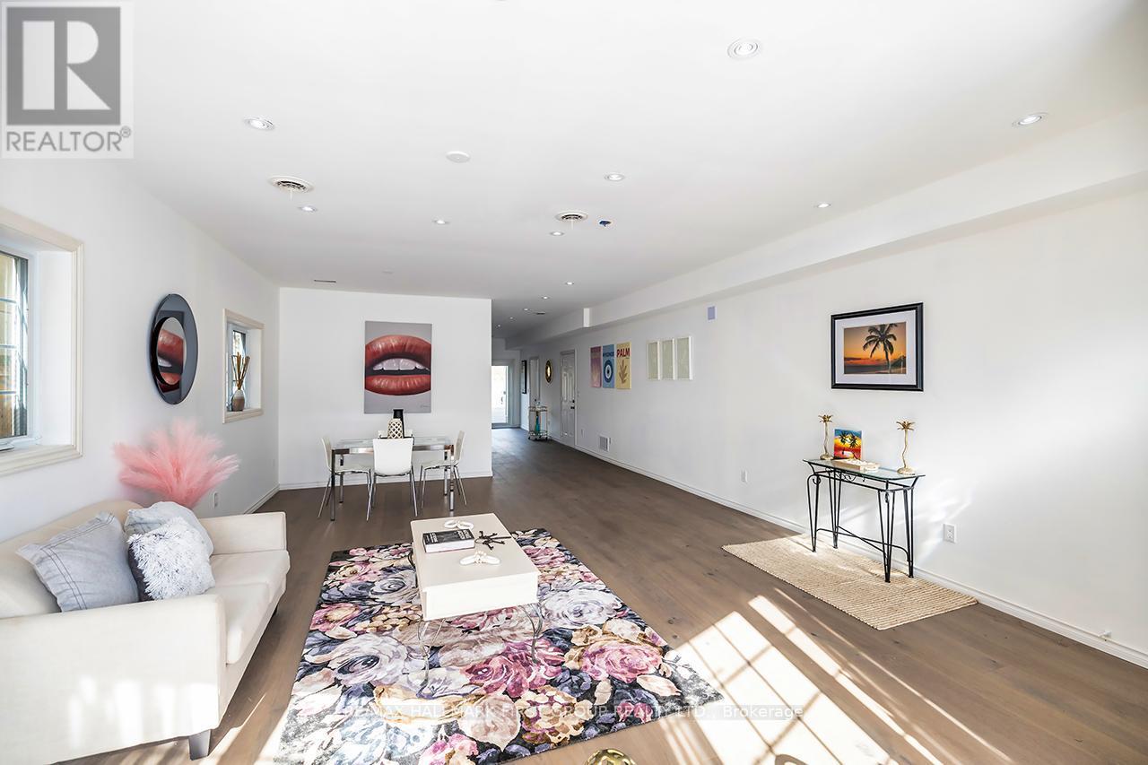 55 Ontoro Boulevard, Ajax, ON - Indoor Photo Showing Living Room