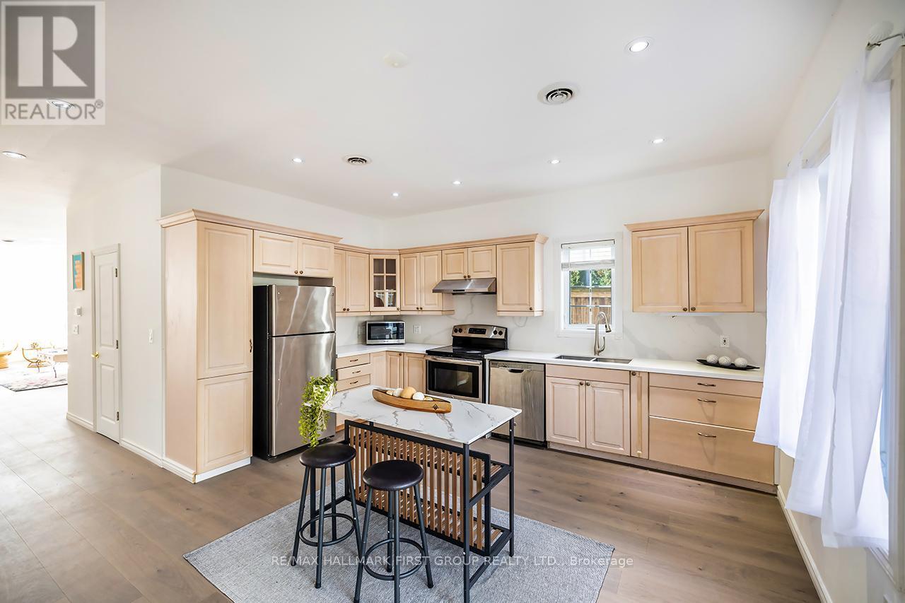 55 Ontoro Boulevard, Ajax, ON - Indoor Photo Showing Kitchen