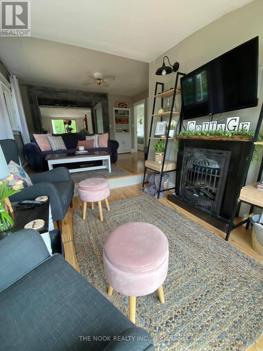90 Thaeter Lane, Carlow/Mayo (Carlow Ward), ON - Indoor Photo Showing Other Room With Fireplace