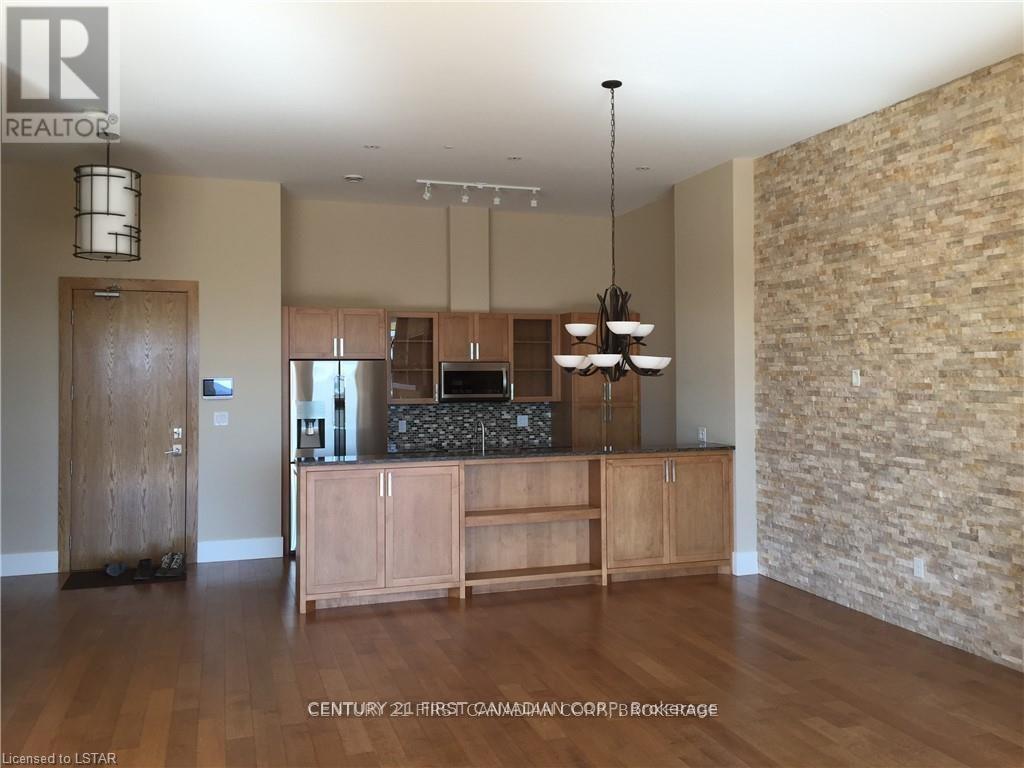 411 - 1705 Fiddlehead Place, London North (North R), ON - Indoor Photo Showing Kitchen