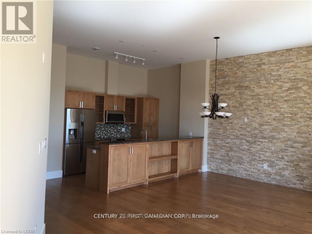 411 - 1705 Fiddlehead Place, London North (North R), ON - Indoor Photo Showing Kitchen
