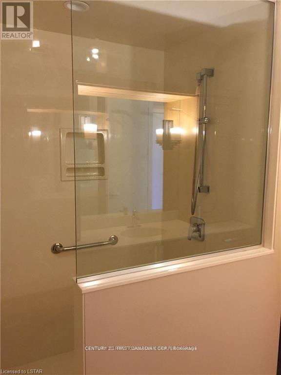 411 - 1705 Fiddlehead Place, London North (North R), ON - Indoor Photo Showing Bathroom