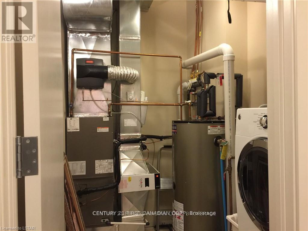 411 - 1705 Fiddlehead Place, London North (North R), ON - Indoor Photo Showing Laundry Room