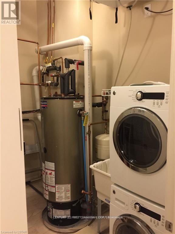 411 - 1705 Fiddlehead Place, London North (North R), ON - Indoor Photo Showing Laundry Room