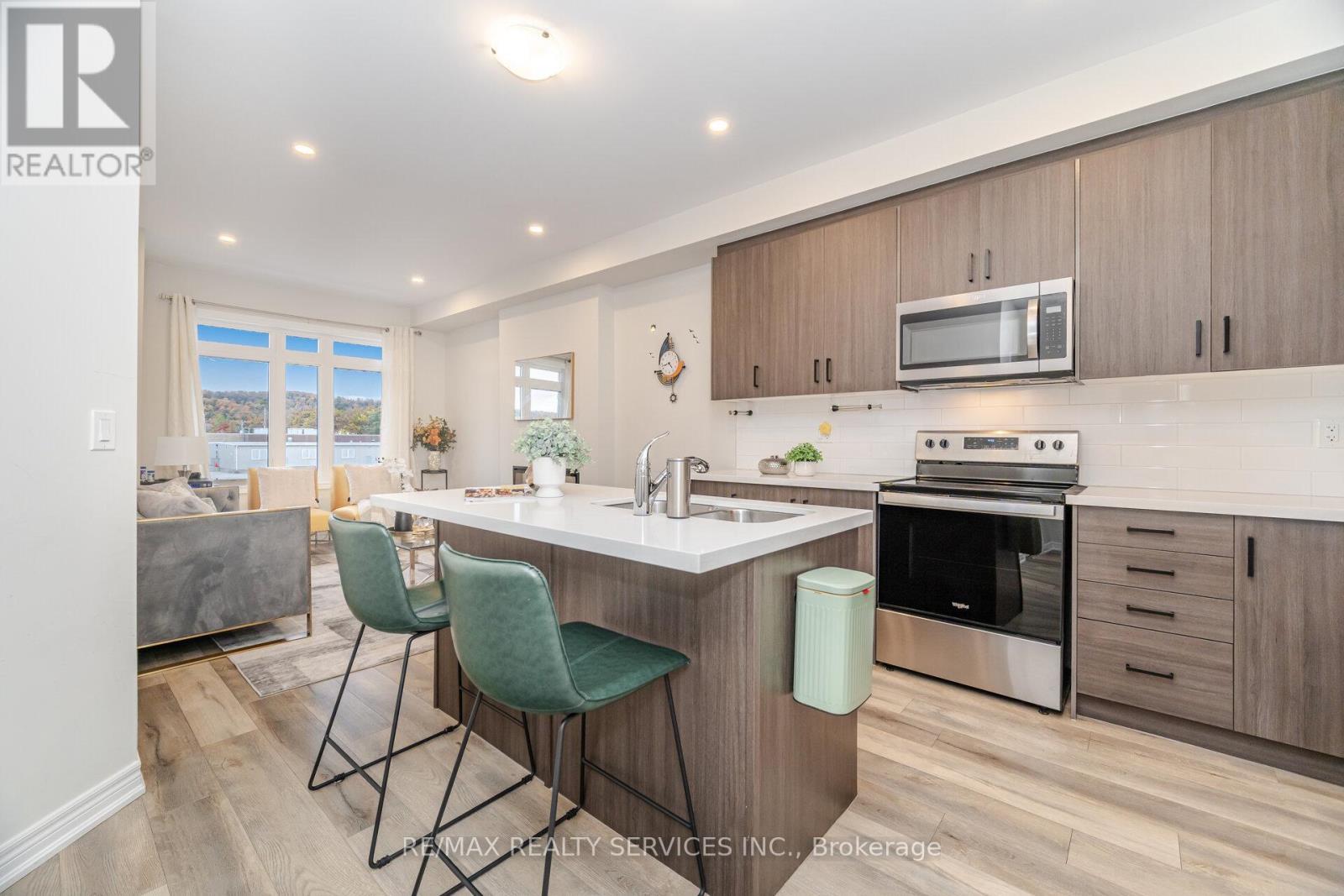 3 - 40 Zinfandel Drive, Hamilton, ON - Indoor Photo Showing Kitchen With Upgraded Kitchen