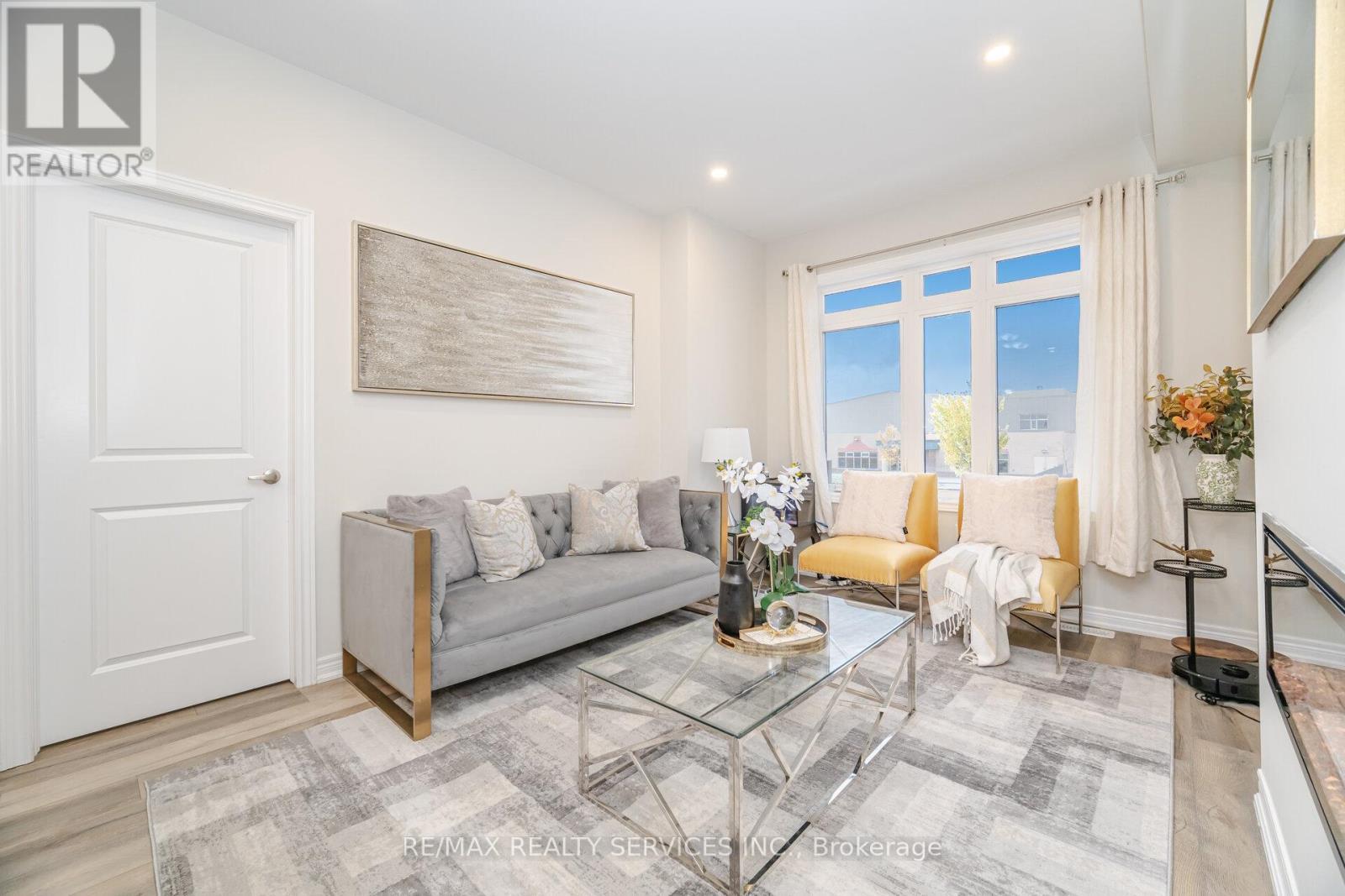 3 - 40 Zinfandel Drive, Hamilton, ON - Indoor Photo Showing Living Room