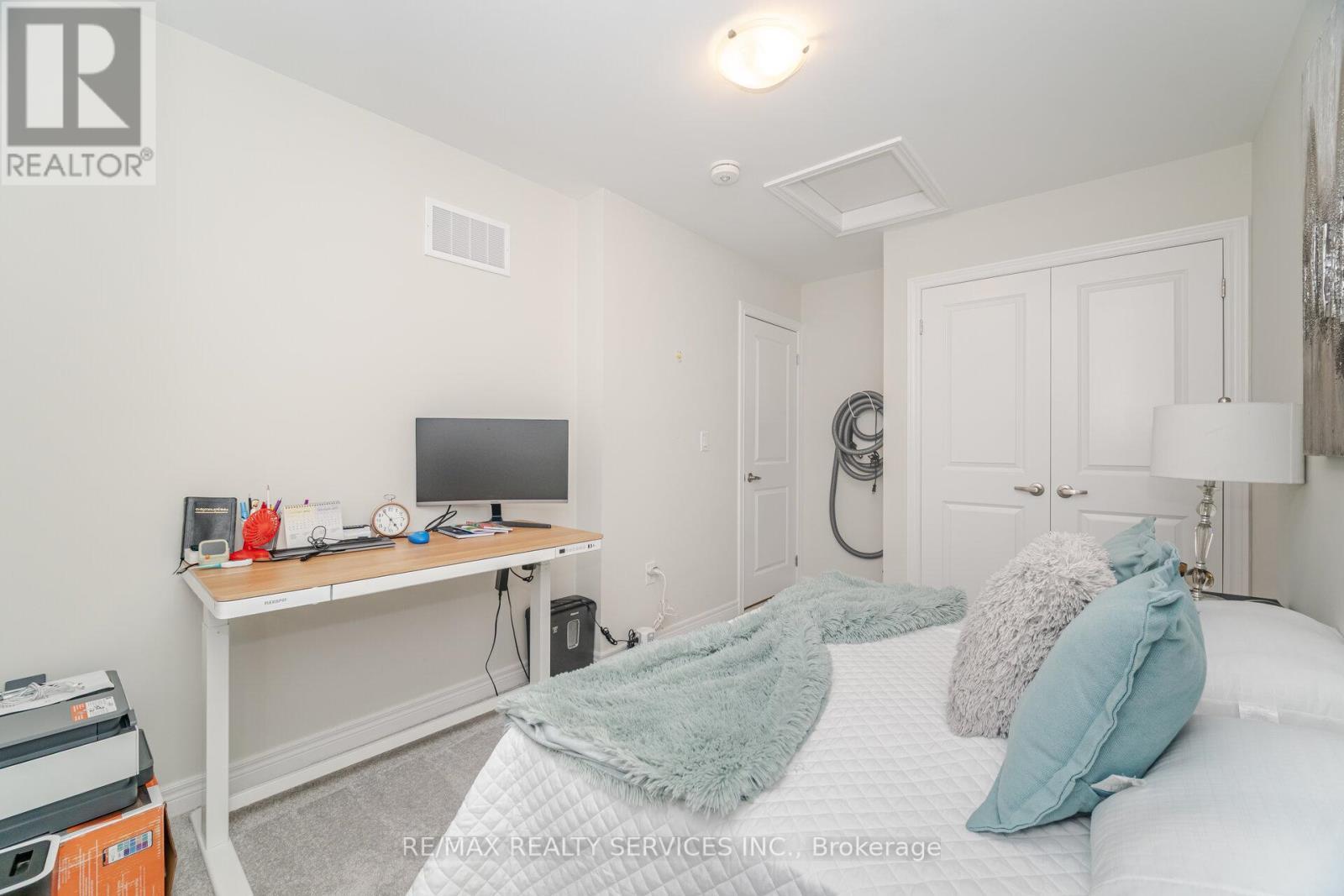 3 - 40 Zinfandel Drive, Hamilton, ON - Indoor Photo Showing Bedroom