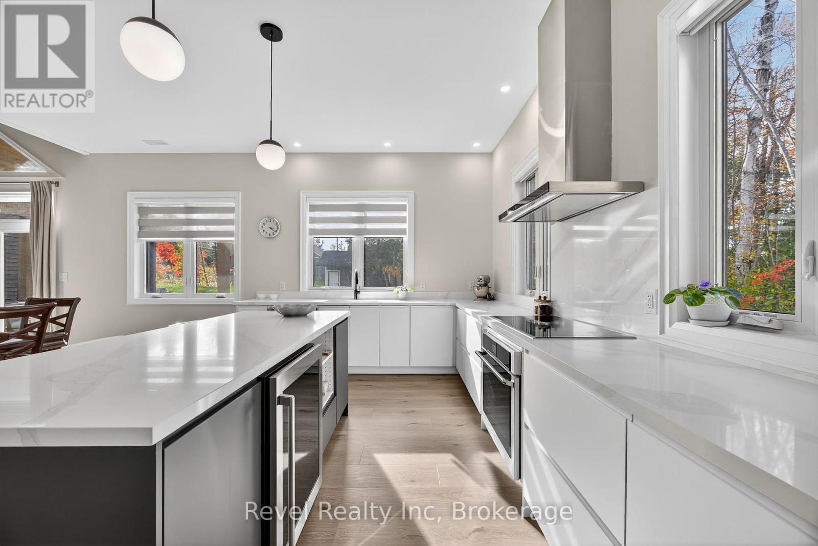 2 Seguin Crescent, Tiny, ON - Indoor Photo Showing Kitchen With Upgraded Kitchen