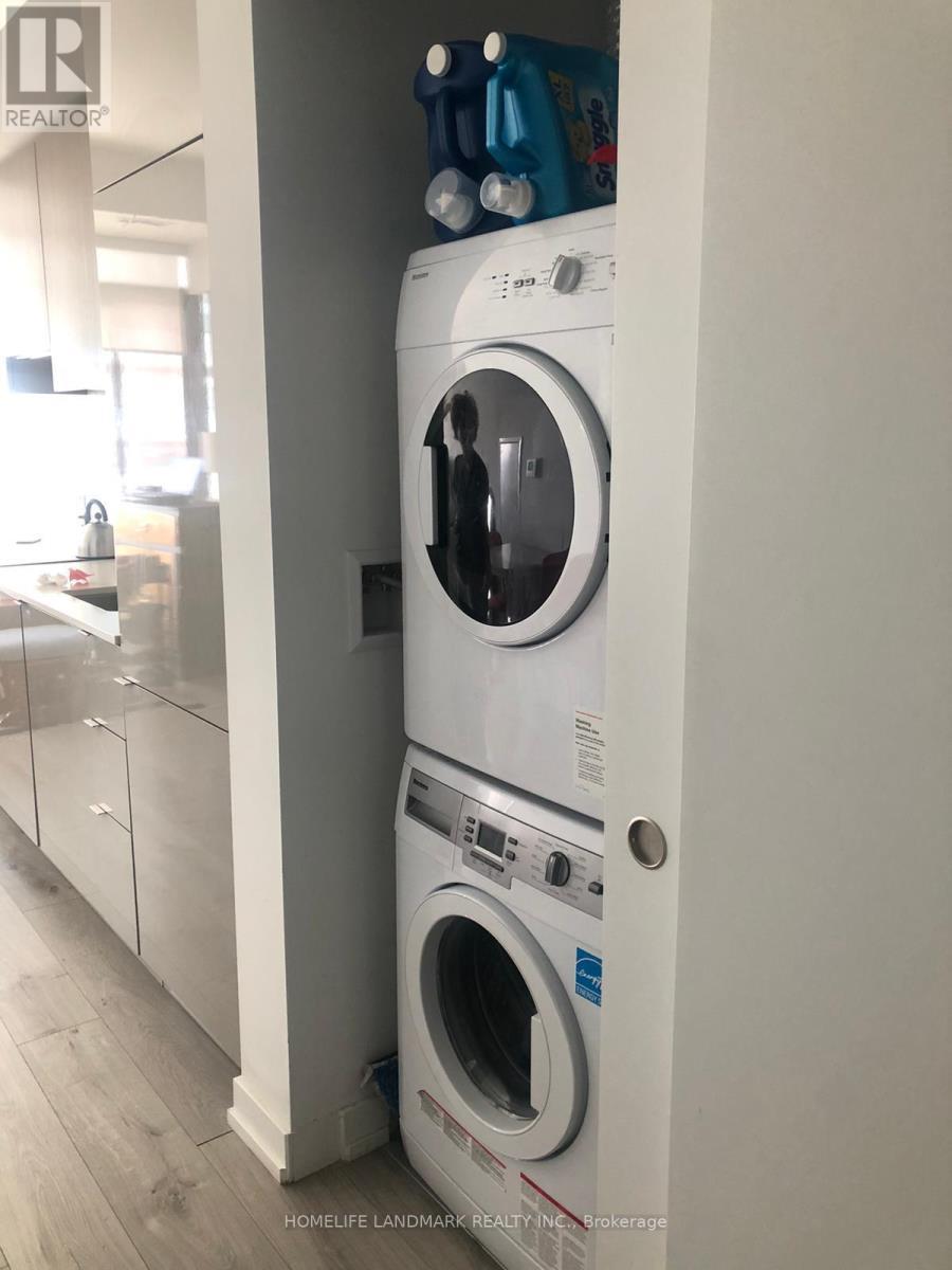 2908 - 161 Roehampton Ave Avenue, Toronto, ON - Indoor Photo Showing Laundry Room