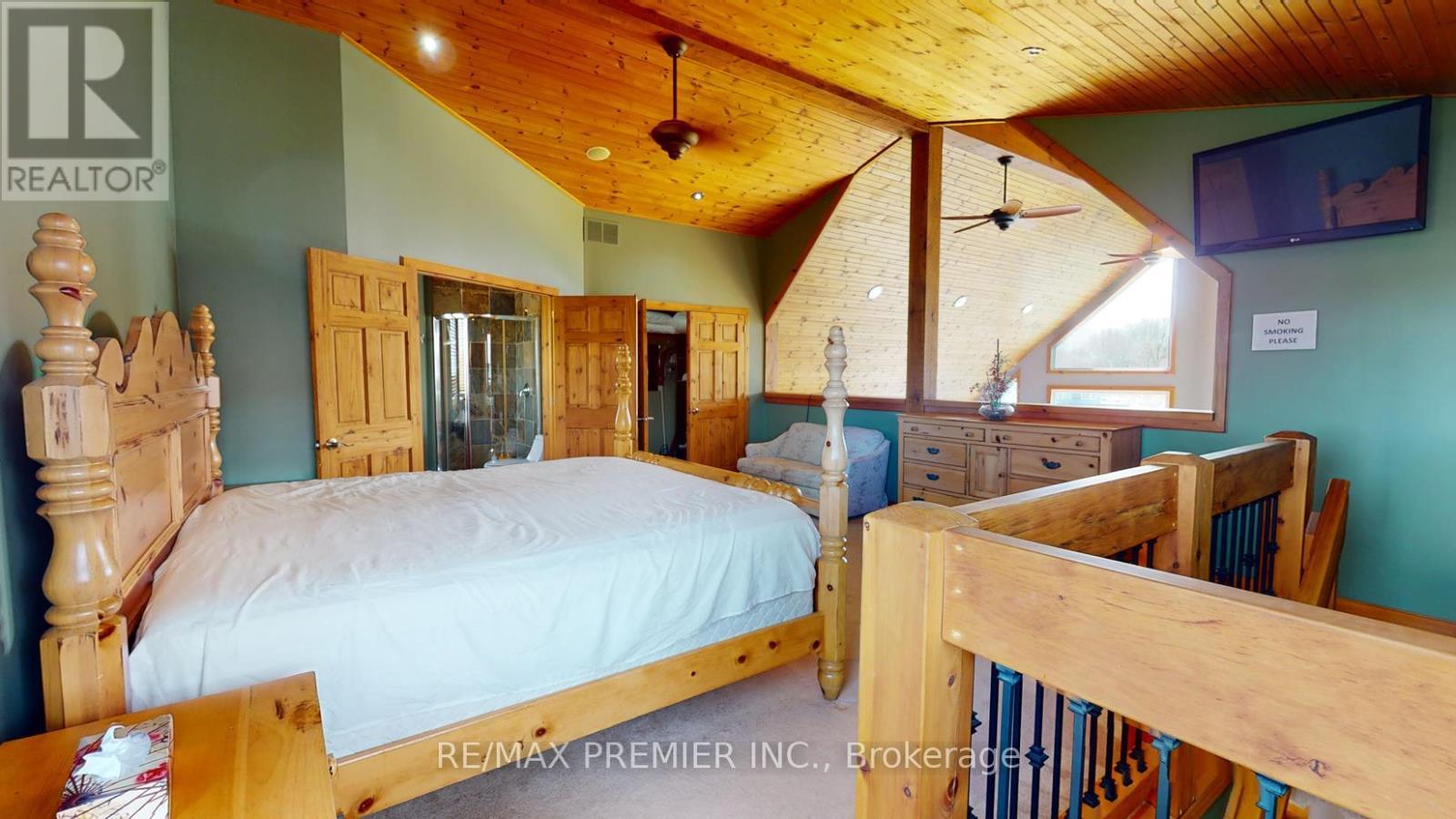 31 Paradise Boulevard, Ramara, ON - Indoor Photo Showing Bedroom