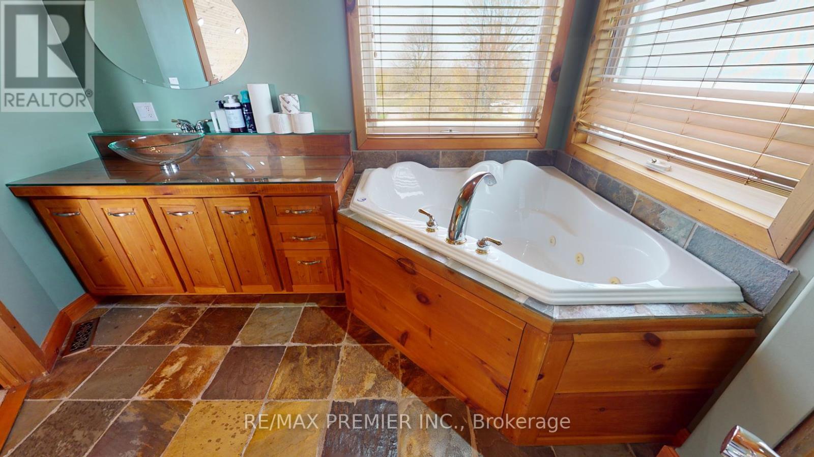 31 Paradise Boulevard, Ramara, ON - Indoor Photo Showing Bathroom