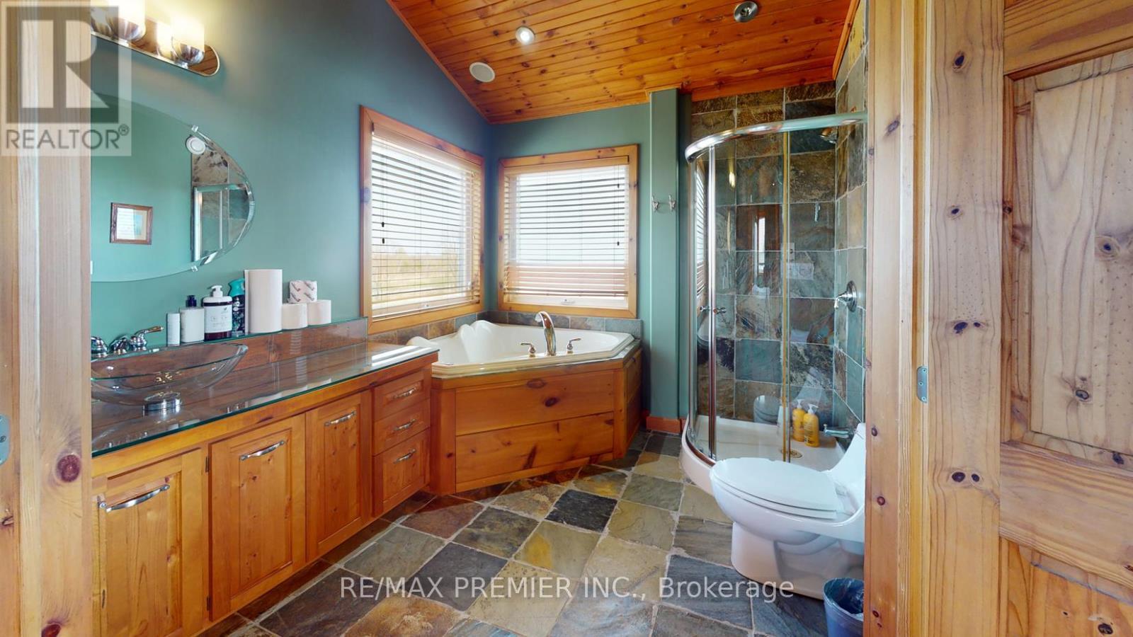 31 Paradise Boulevard, Ramara, ON - Indoor Photo Showing Bathroom