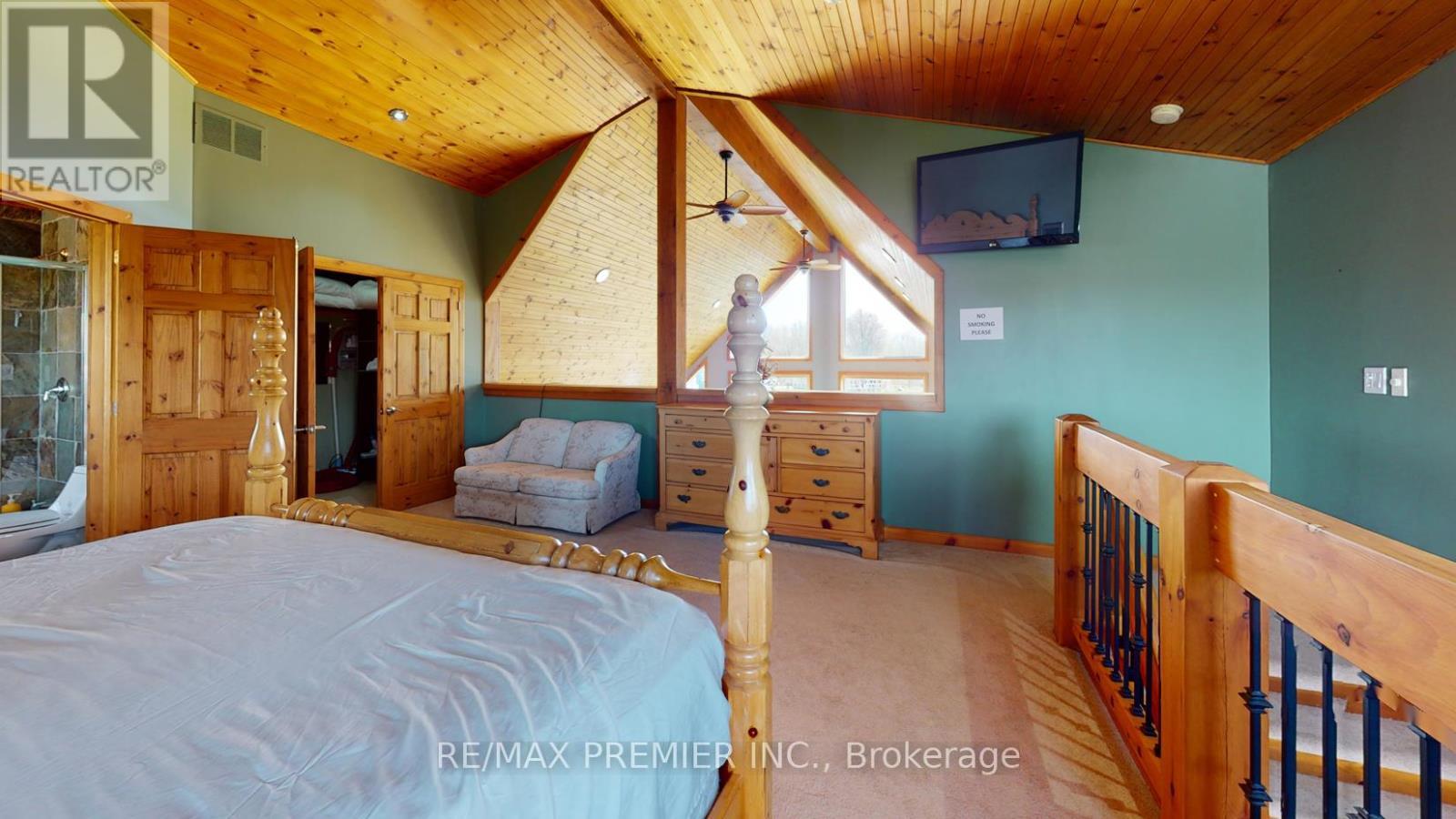 31 Paradise Boulevard, Ramara, ON - Indoor Photo Showing Bedroom
