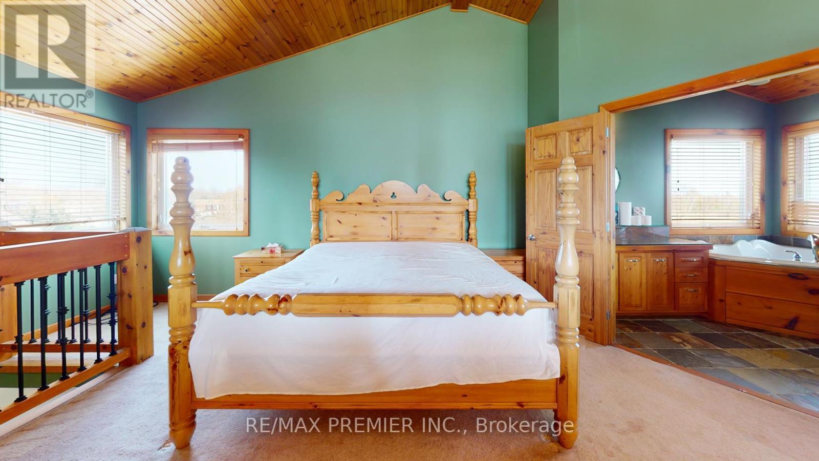 31 Paradise Boulevard, Ramara, ON - Indoor Photo Showing Bedroom
