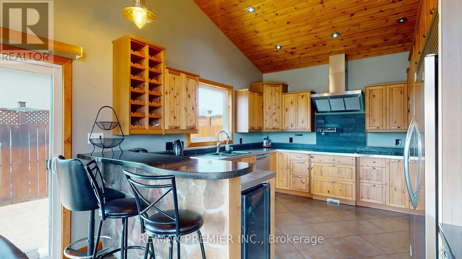 31 Paradise Boulevard, Ramara, ON - Indoor Photo Showing Kitchen