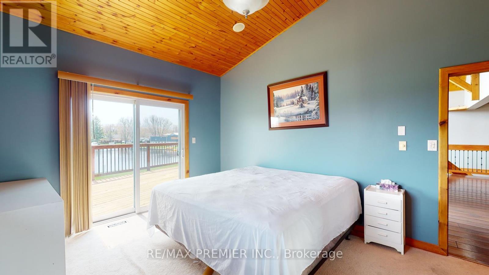 31 Paradise Boulevard, Ramara, ON - Indoor Photo Showing Bedroom