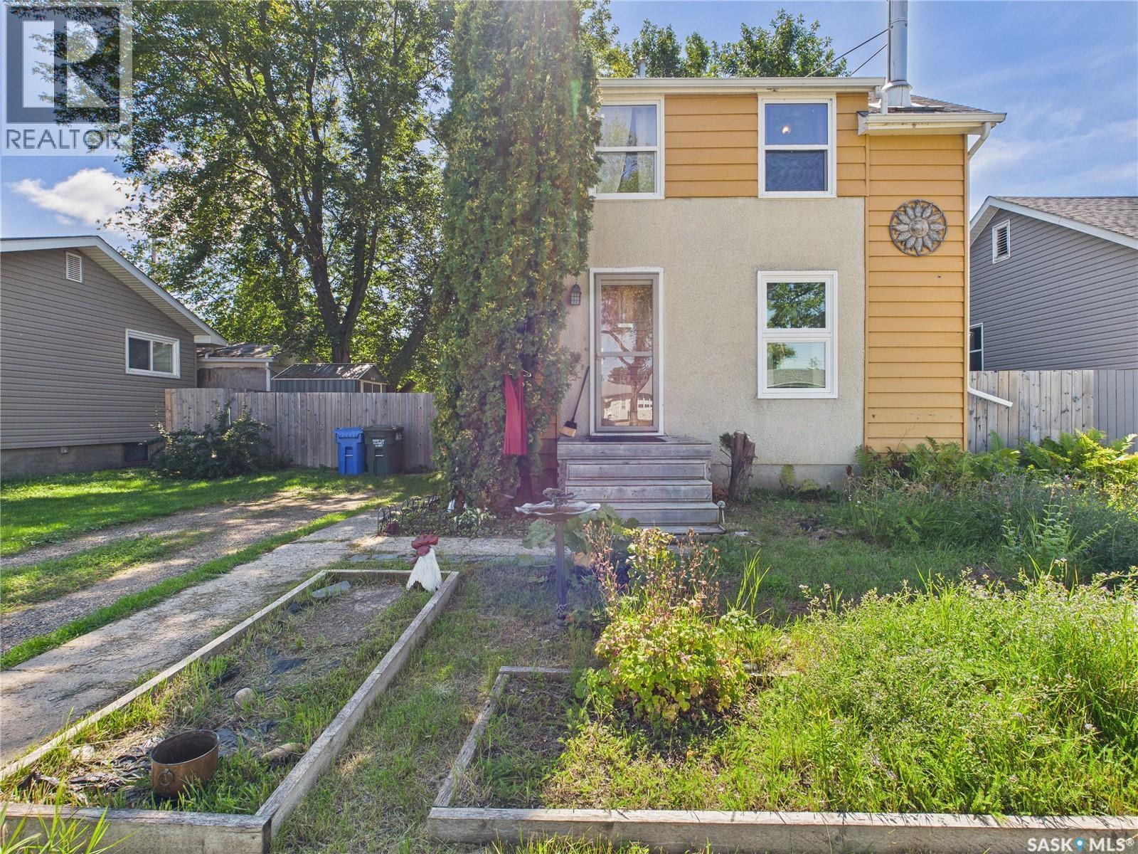 1951 15Th Street W, Prince Albert, SK - Outdoor