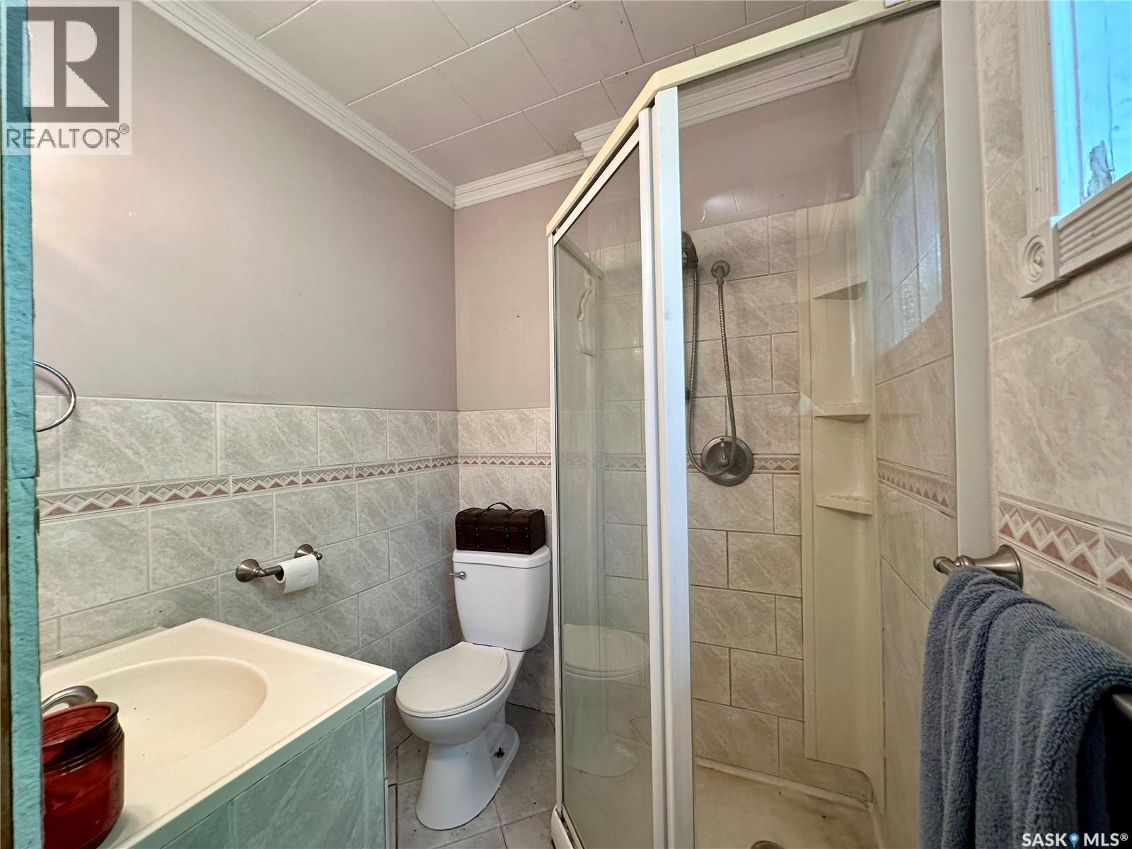 48 Helena Street, Prud'Homme, SK - Indoor Photo Showing Bathroom