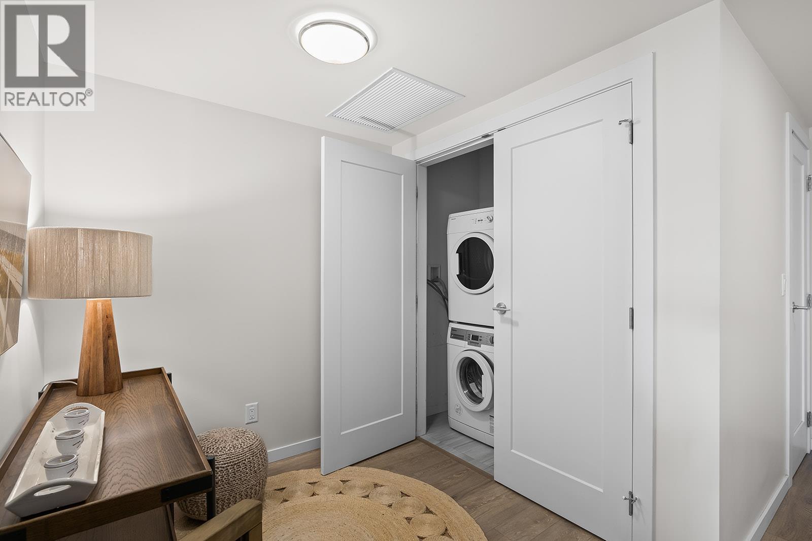 485 Groves Avenue Unit# 1201, Kelowna, BC - Indoor Photo Showing Laundry Room