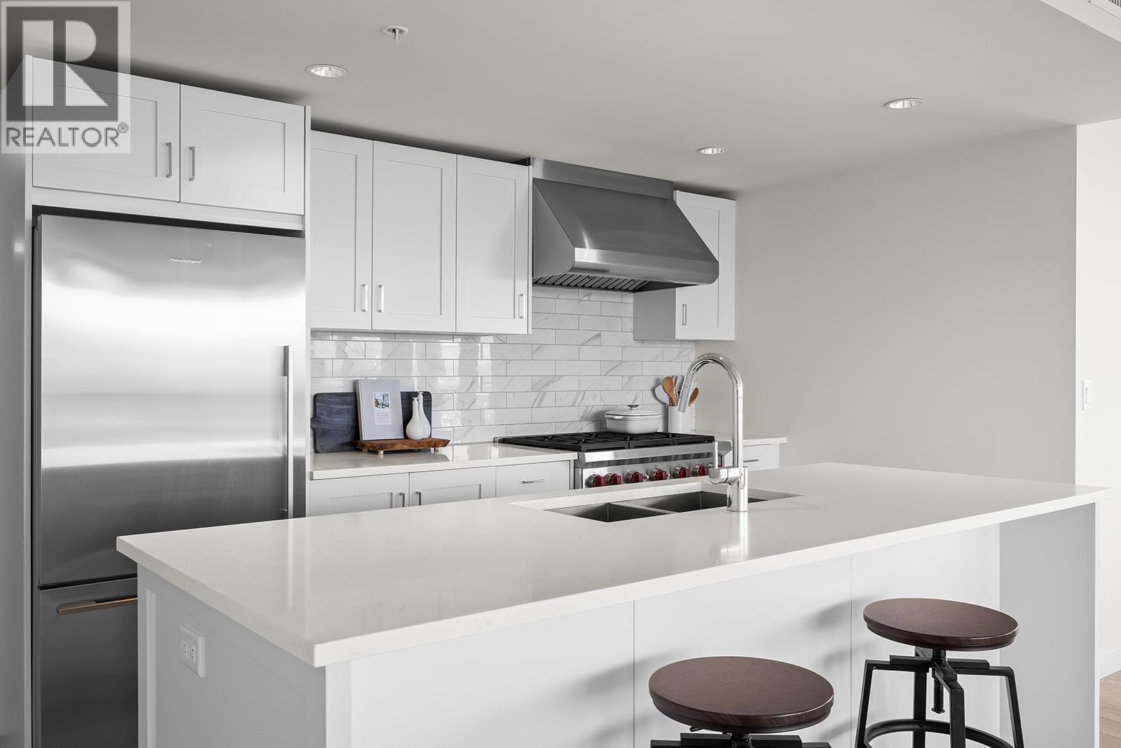 485 Groves Avenue Unit# 1201, Kelowna, BC - Indoor Photo Showing Kitchen With Double Sink With Upgraded Kitchen