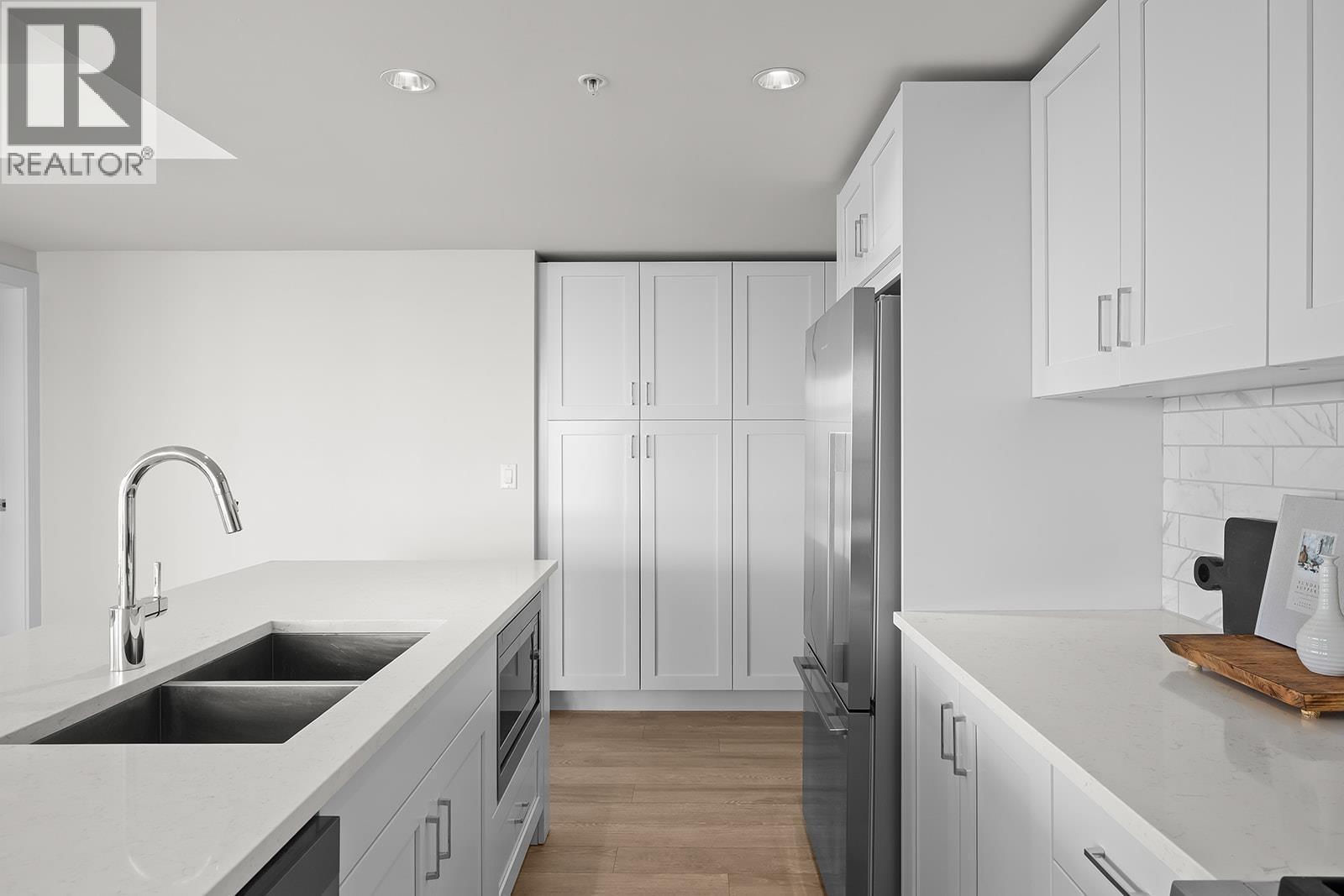 485 Groves Avenue Unit# 1201, Kelowna, BC - Indoor Photo Showing Kitchen With Double Sink With Upgraded Kitchen