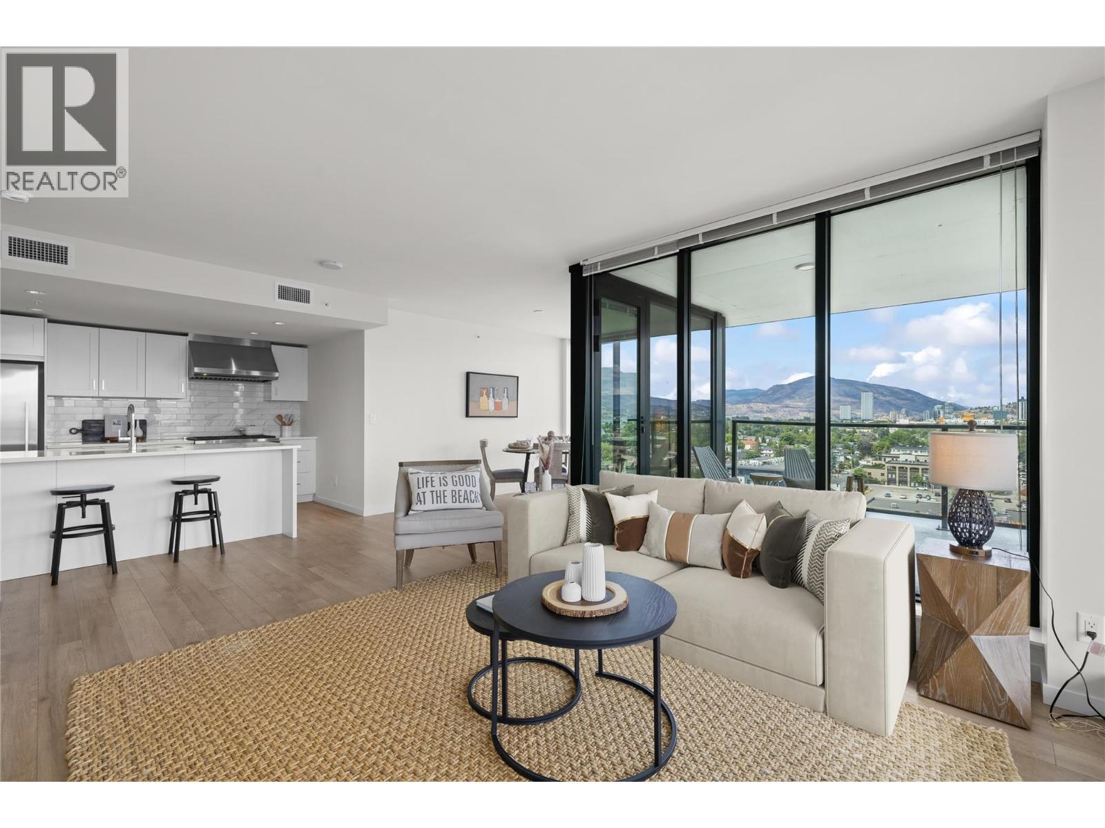 485 Groves Avenue Unit# 1201, Kelowna, BC - Indoor Photo Showing Living Room