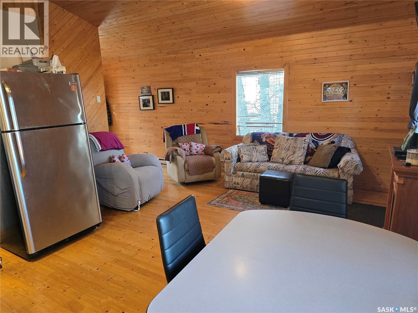 207 Pine Drive, Tobin Lake, SK - Indoor Photo Showing Living Room