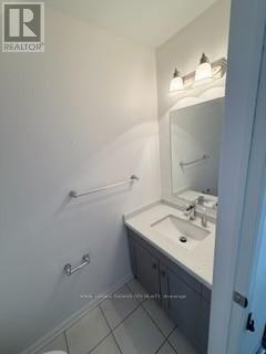 8 Vanhorne Close, Brampton, ON - Indoor Photo Showing Bathroom