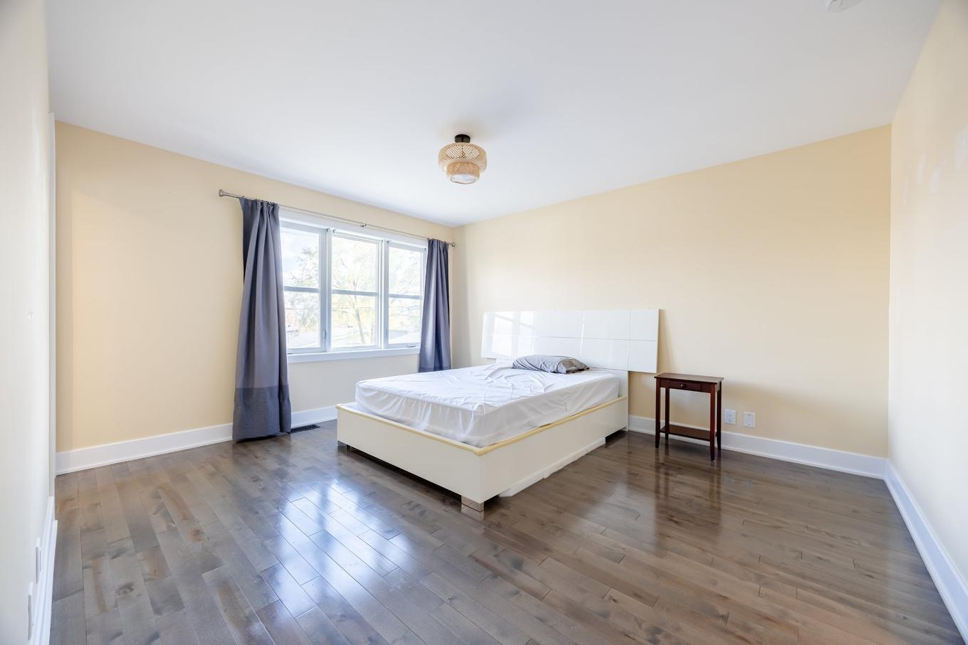 Primary bedroom - 5808 Rue Alphonse, Brossard, QC - Indoor Photo Showing Bedroom