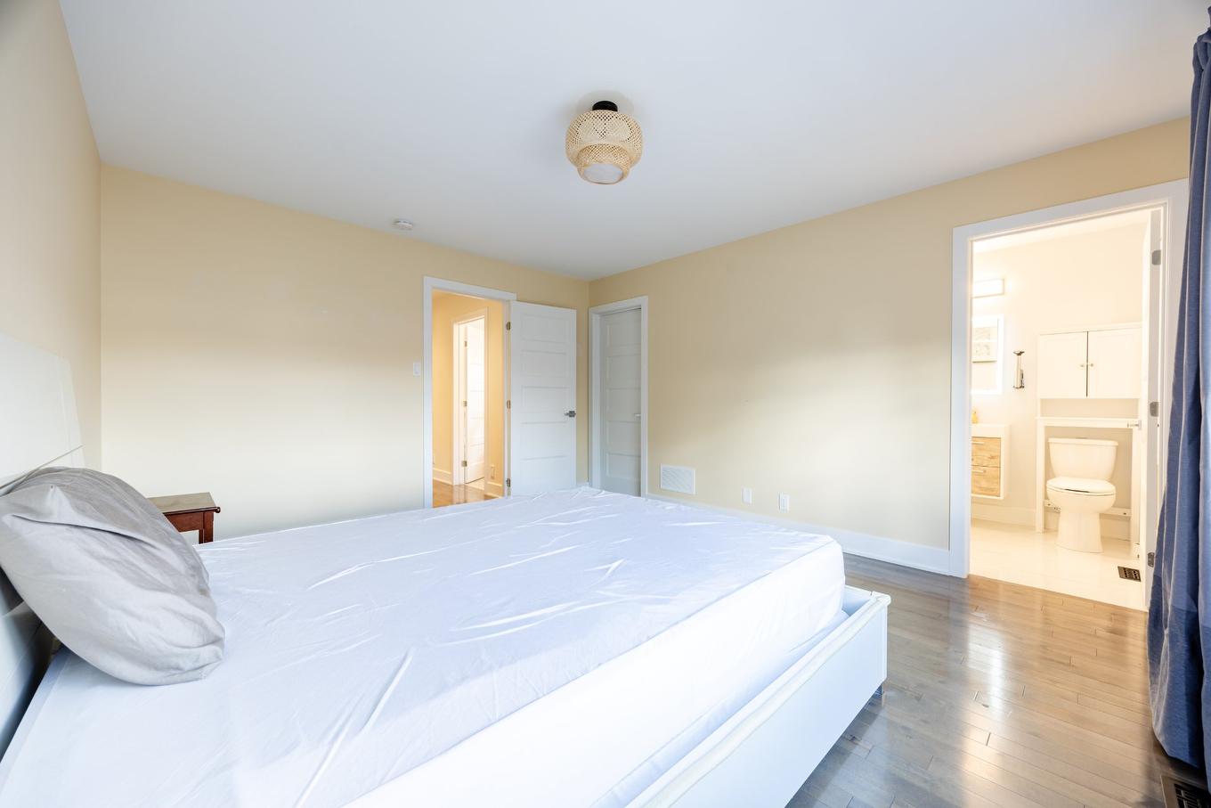 Primary bedroom - 5808 Rue Alphonse, Brossard, QC - Indoor Photo Showing Bedroom