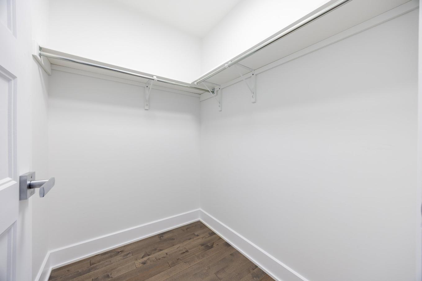 Walk-in closet - 5808 Rue Alphonse, Brossard, QC - Indoor With Storage