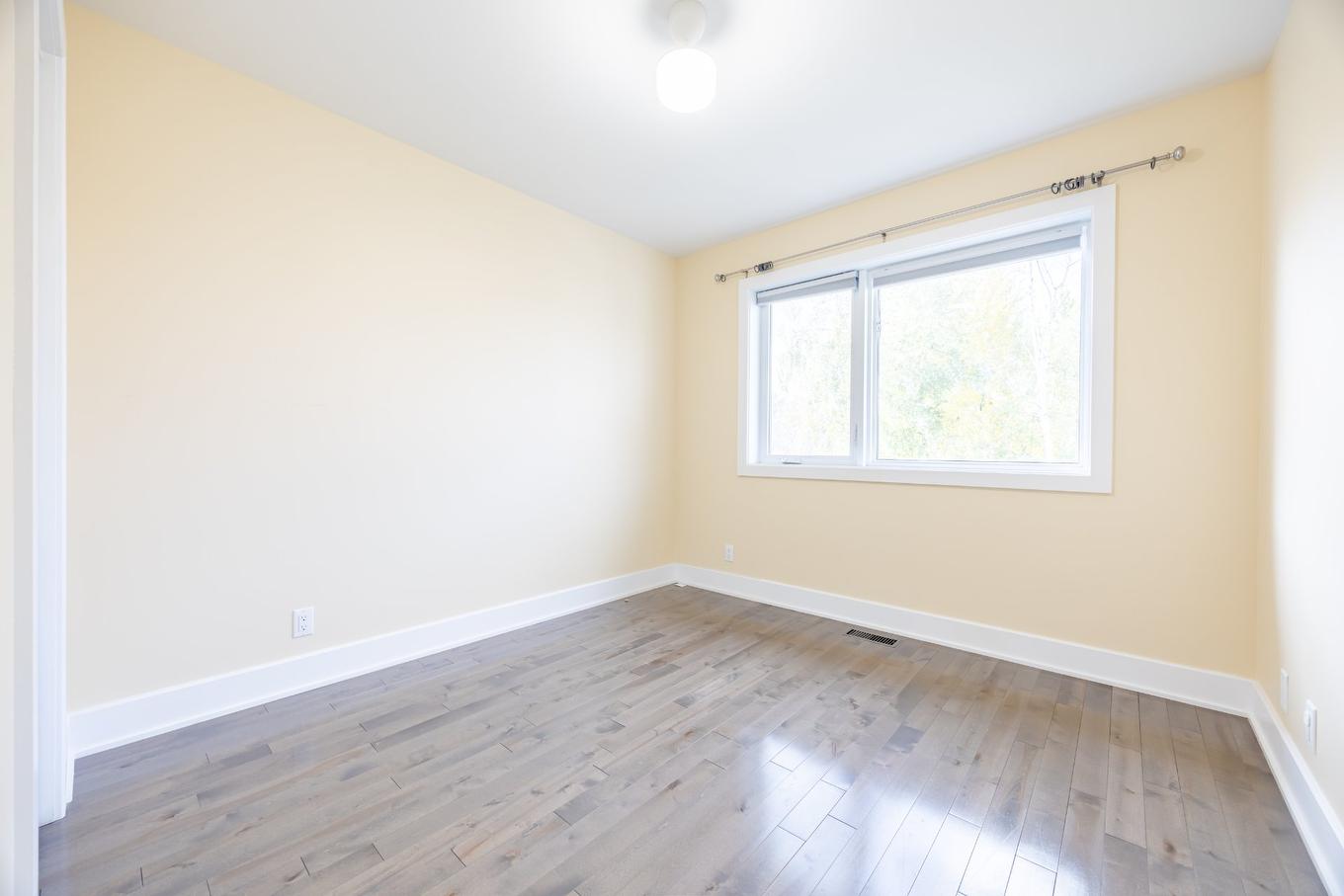 Bedroom - 5808 Rue Alphonse, Brossard, QC - Indoor Photo Showing Other Room
