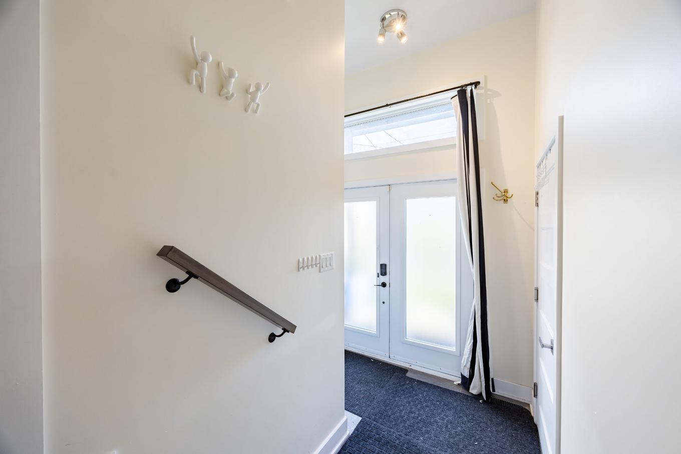 Hall - 5808 Rue Alphonse, Brossard, QC - Indoor Photo Showing Other Room