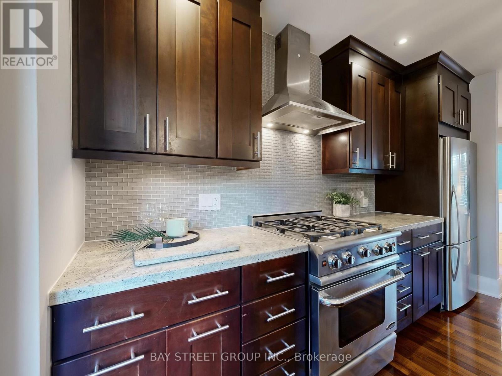 8 Overton Crescent, Toronto, ON - Indoor Photo Showing Kitchen With Upgraded Kitchen