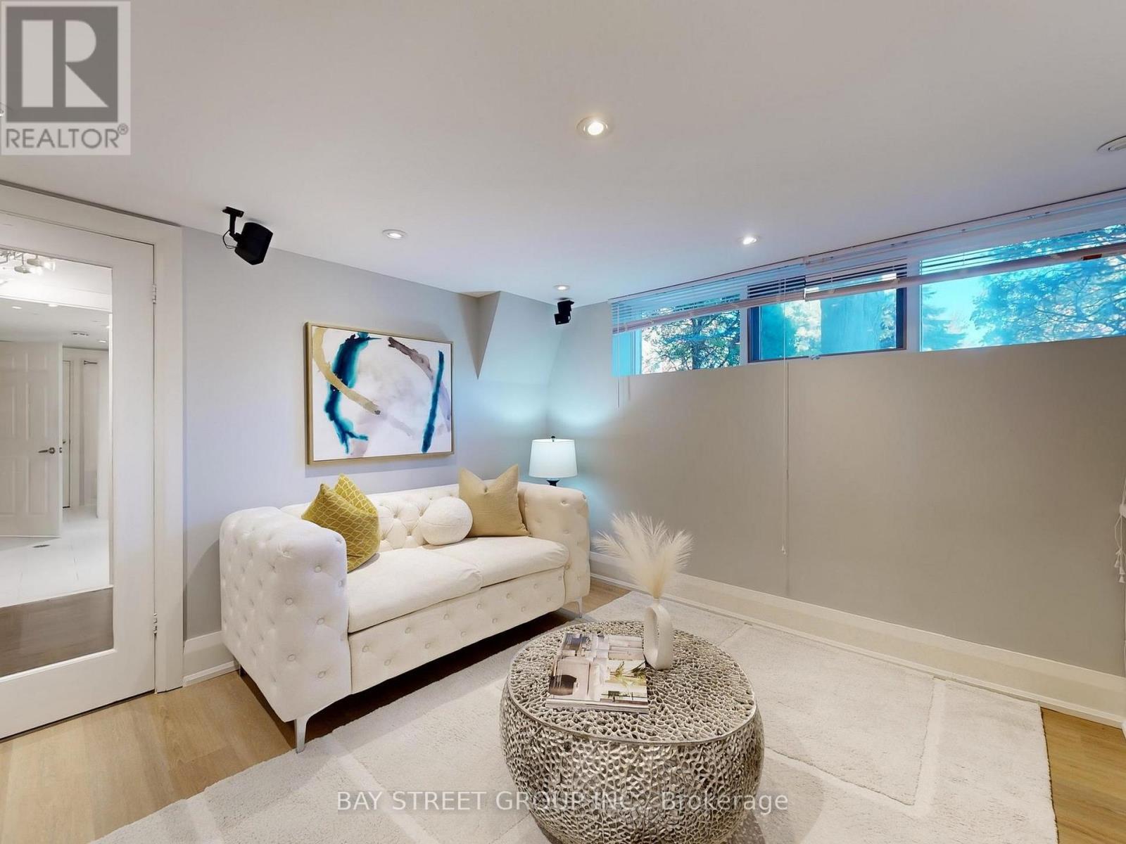 8 Overton Crescent, Toronto, ON - Indoor Photo Showing Living Room