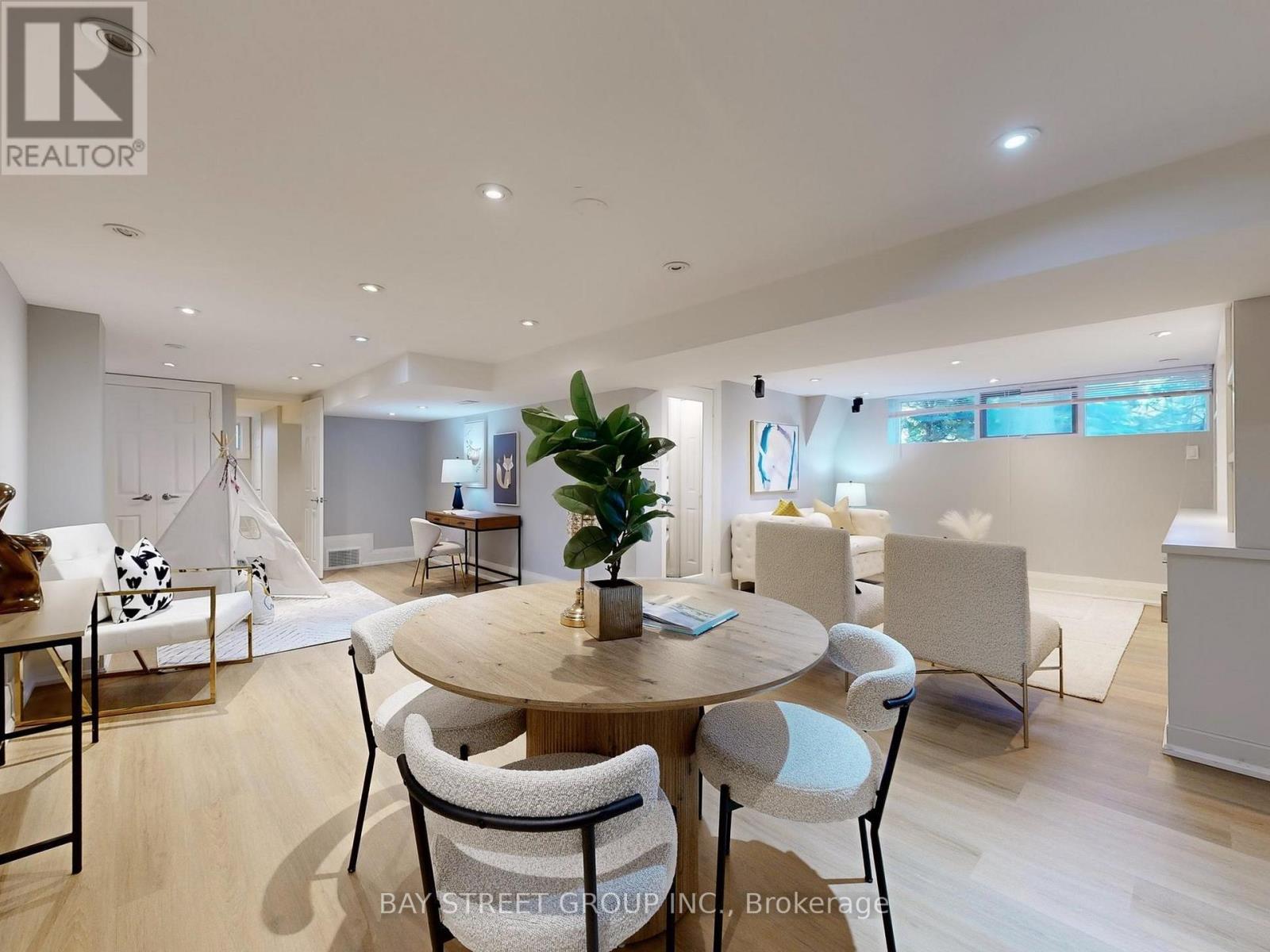 8 Overton Crescent, Toronto, ON - Indoor Photo Showing Dining Room