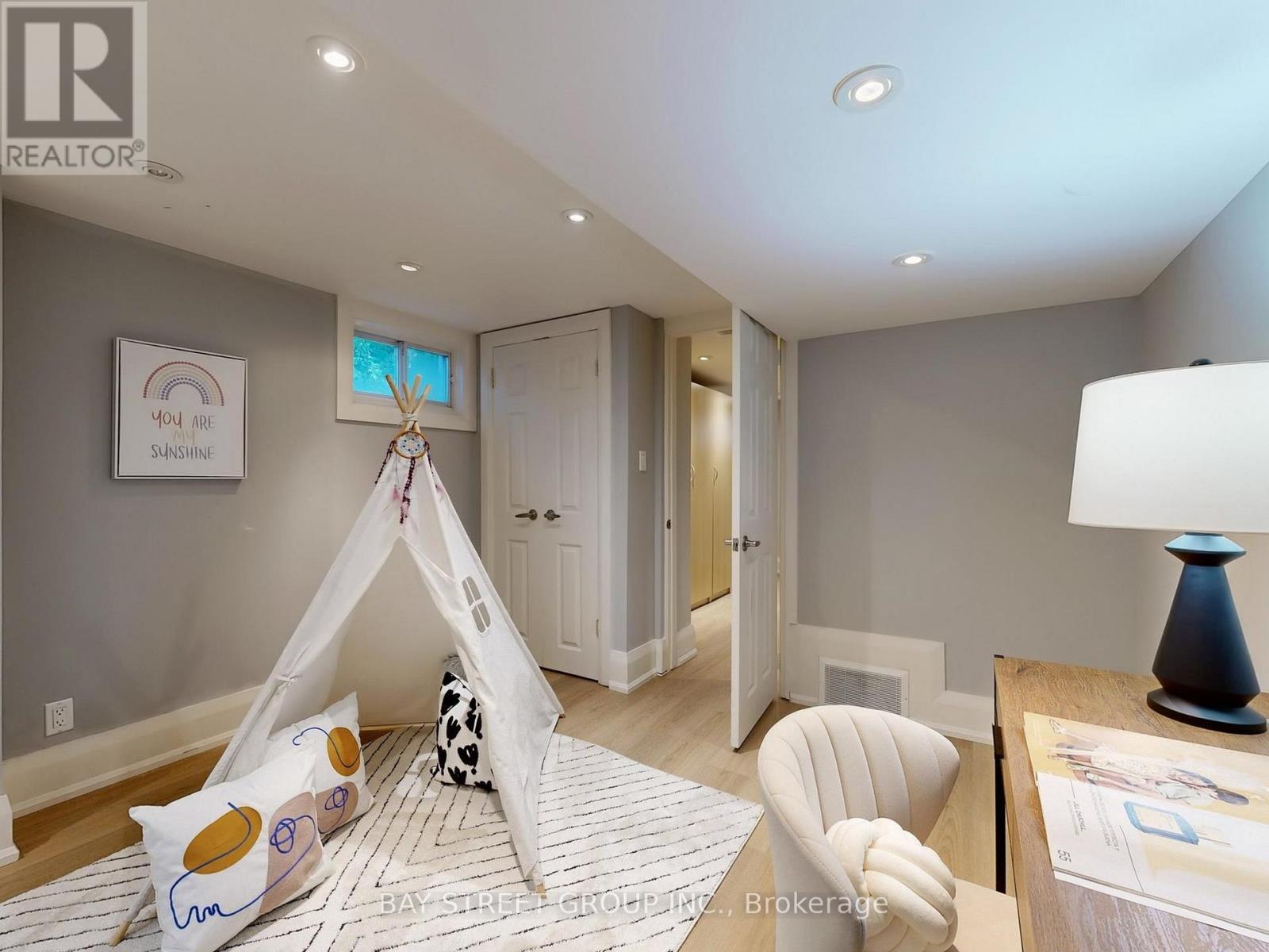 8 Overton Crescent, Toronto, ON - Indoor