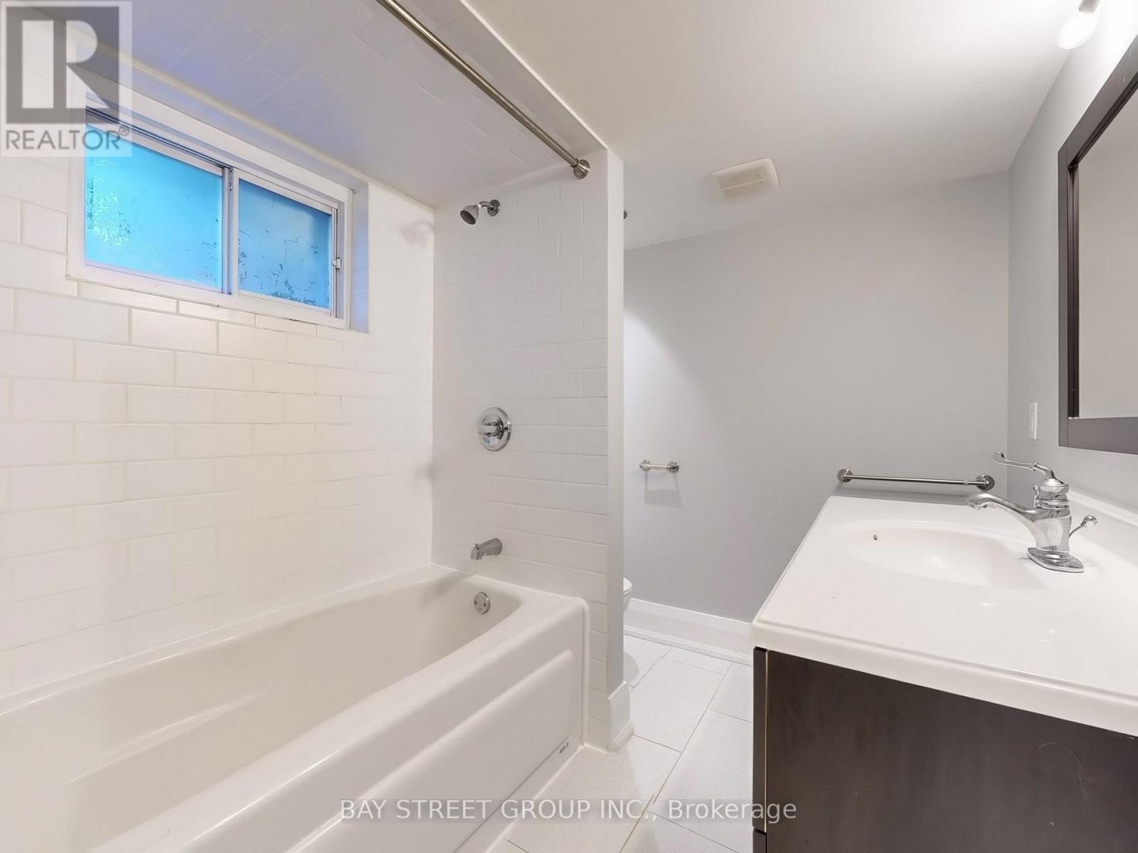 8 Overton Crescent, Toronto, ON - Indoor Photo Showing Bathroom