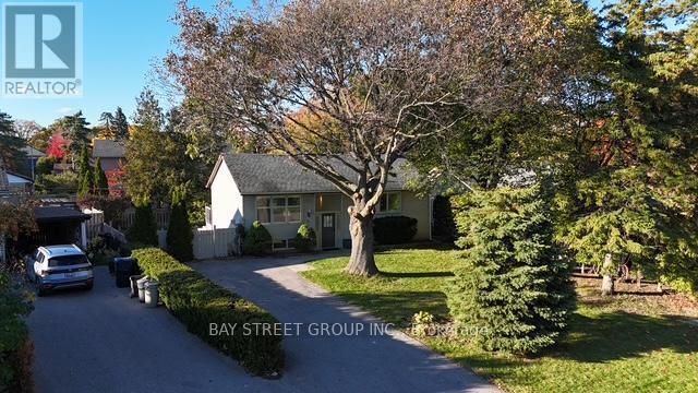 8 Overton Crescent, Toronto, ON - Outdoor
